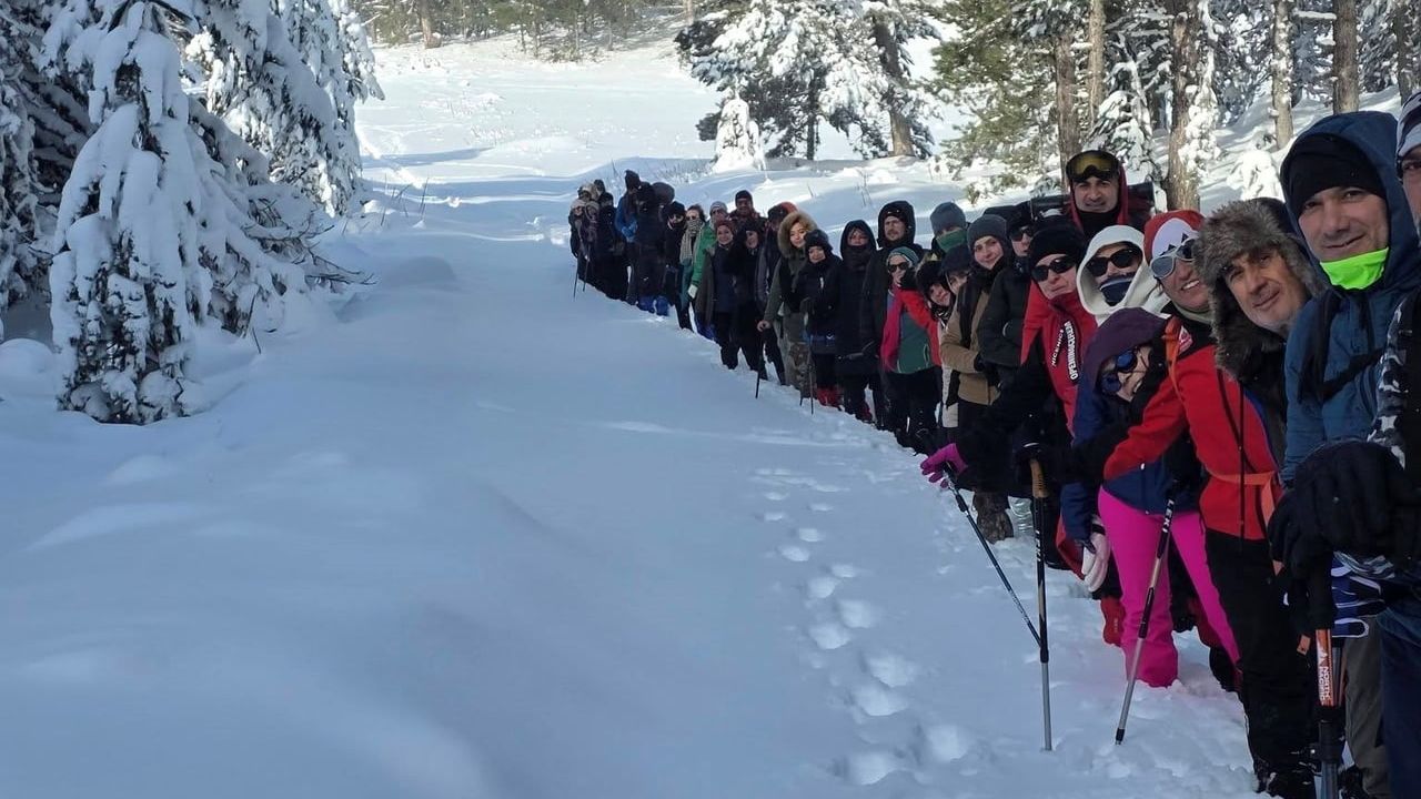 Murat Dağı'nda Kar Yürüyüşü: Kış Turizmine İlgi Artıyor
