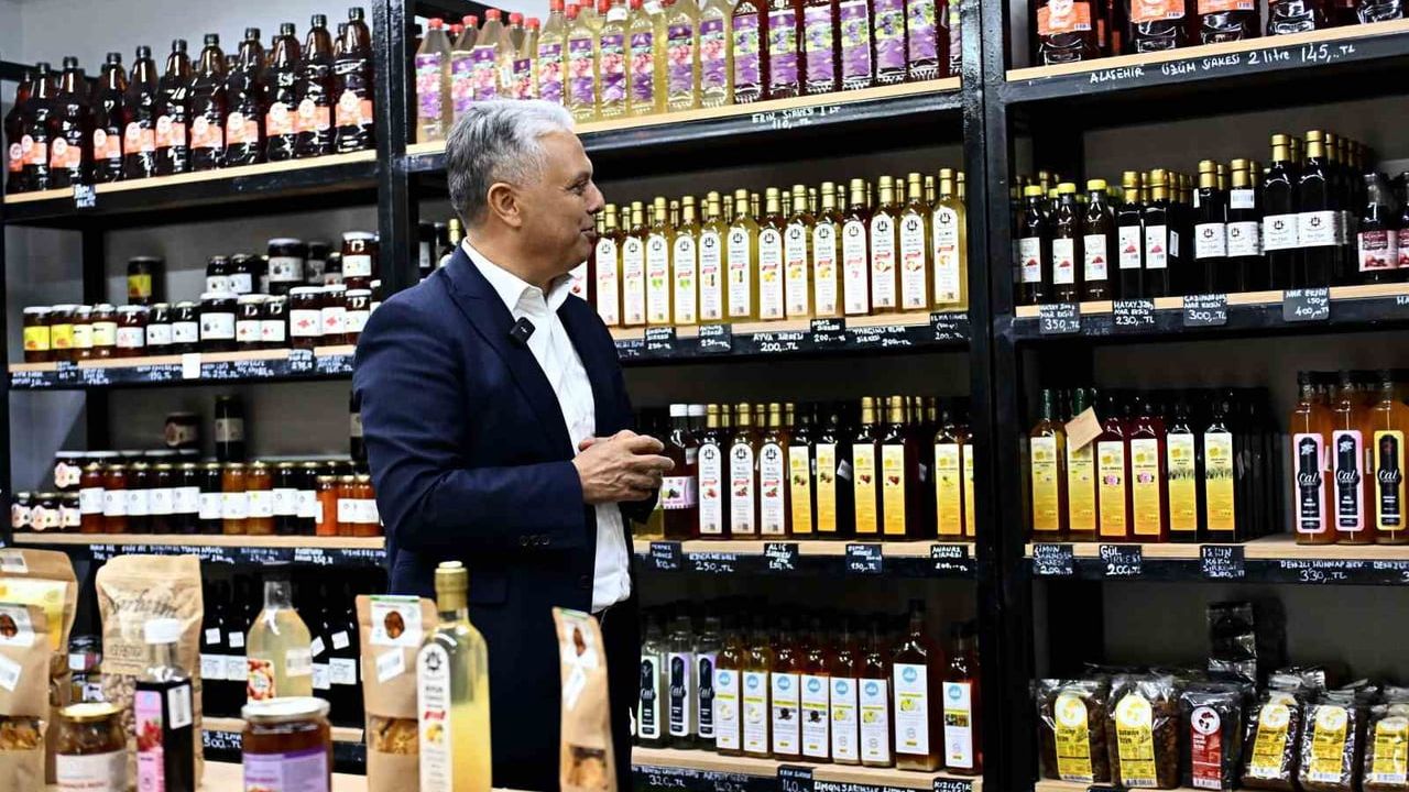 Muratpaşa'da Kadın Kooperatifleri Kazanca Dönüştü: Bin 972 Ürün, 372 bin 503 lira