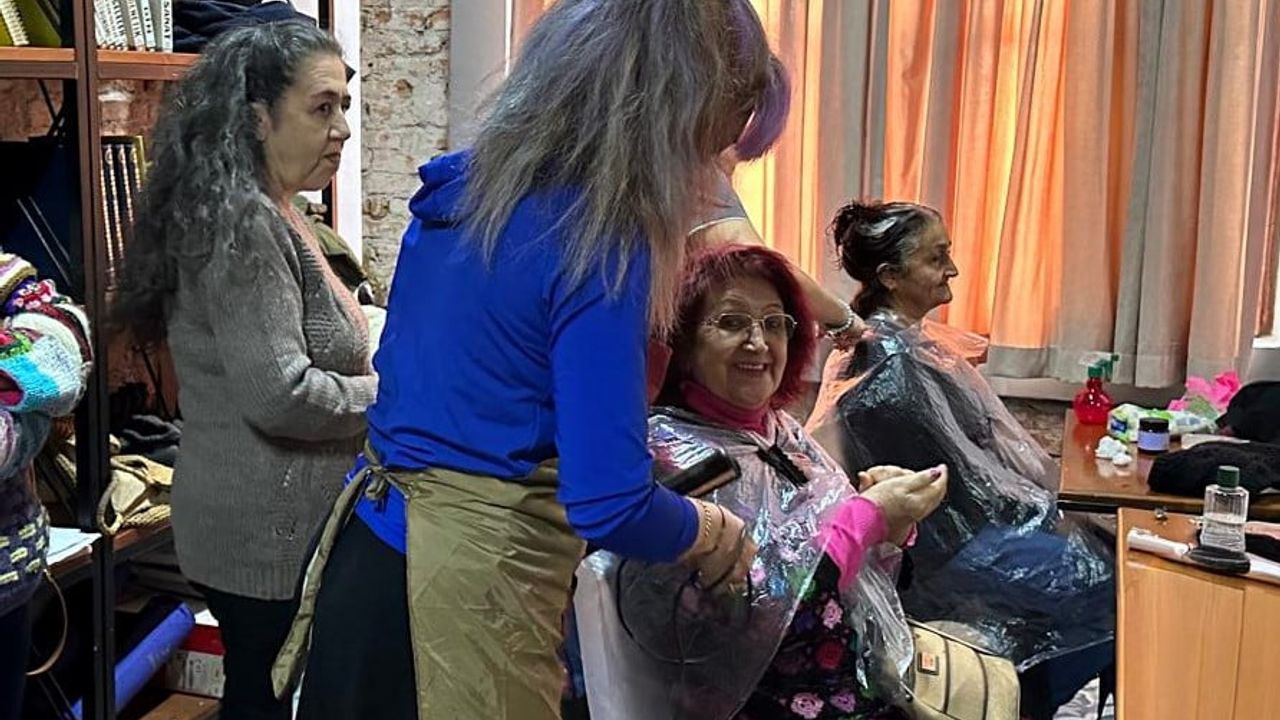 Muratpaşa Yaşlı Evleri'nde Kişisel Bakım Etkinliği
