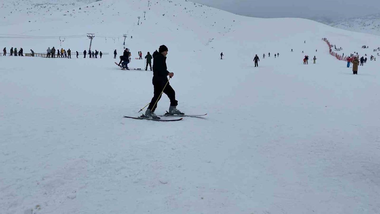 Muş Çocuk Evleri'nden Güzeldağ Kayak Merkezi'nde Yarıyıl Keyfi
