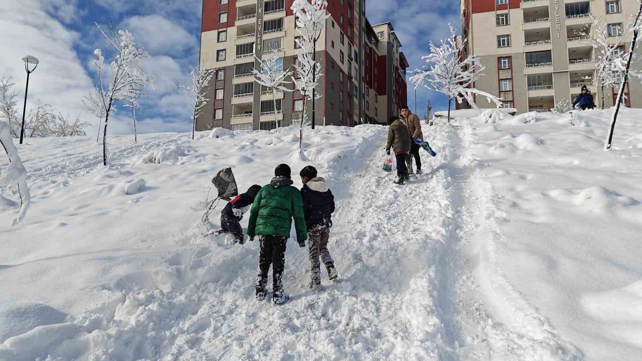 Muş'ta 9 Ocak 2026: Yoğun Kar ve Çığ Riski Nedeniyle Okullara 1 Gün Ara