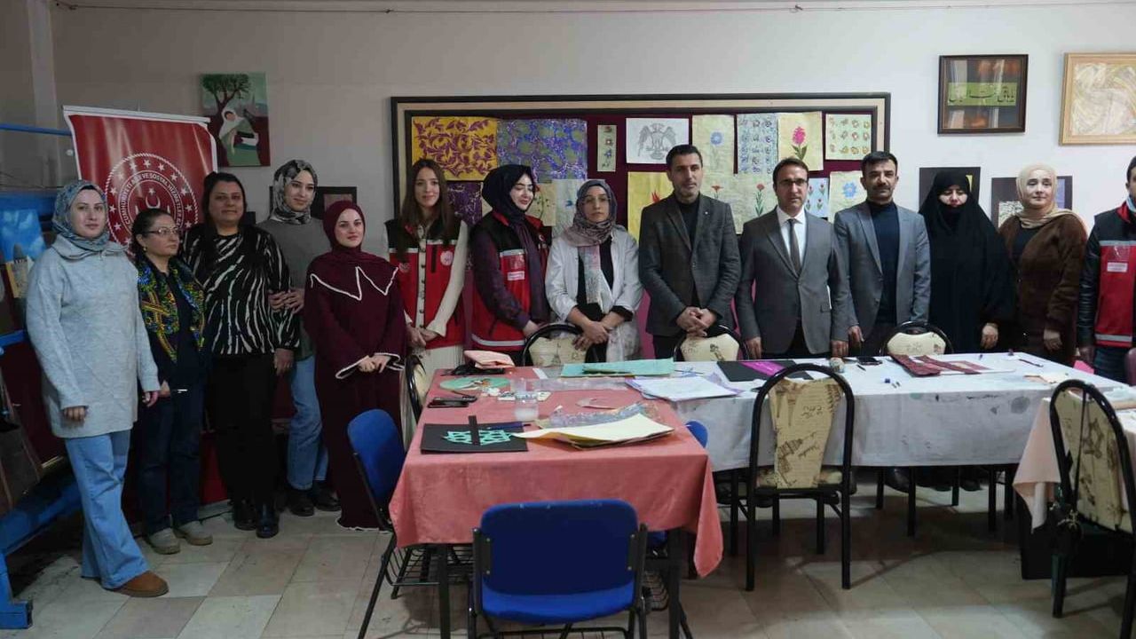 Muş'ta ebru kursuna şehit yakınları ve gazilerden yoğun ilgi