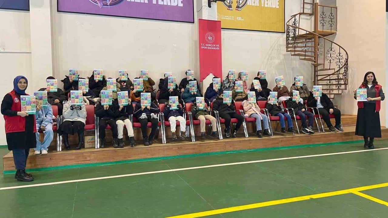 Muş'ta Gençlik Kış Kulübü, Yarıyıl Tatilini Çocuklara Renklendiriyor