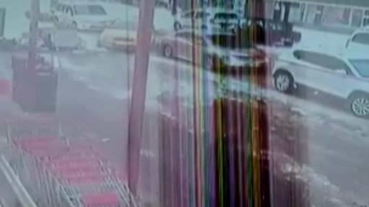 Muş'ta Taksici Ceyhan Kılıçaslan, Havale Geçiren 2 Yaşındaki Çocuğu 1 Km Taşıdı