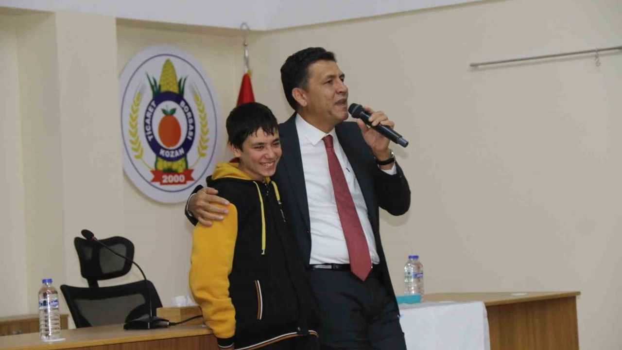 Mustafa Atlı'dan Gençlere Çağrı: Kalbindekini Aklına Getirip, Aklındakini Dile İkna Etmek Cesaret İster