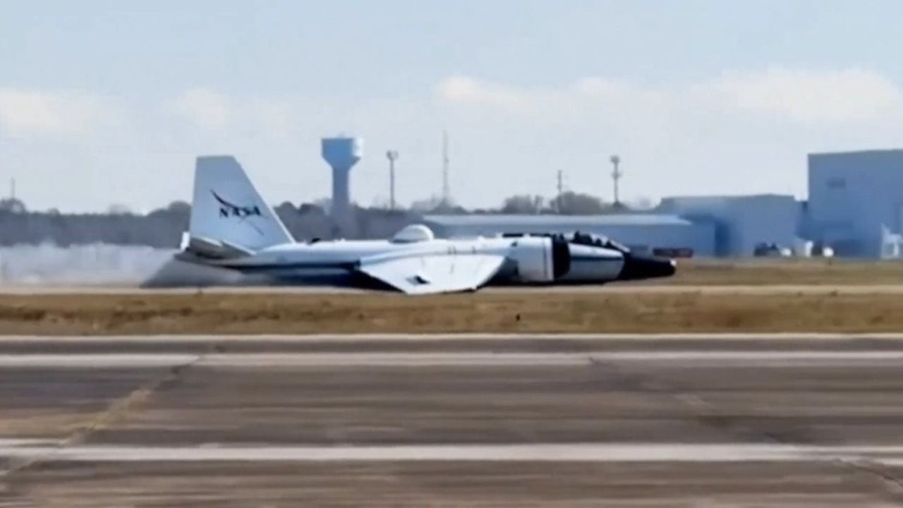 NASA WB-57 Araştırma Uçağı Hosuton'da Gövde Üzerine İndi