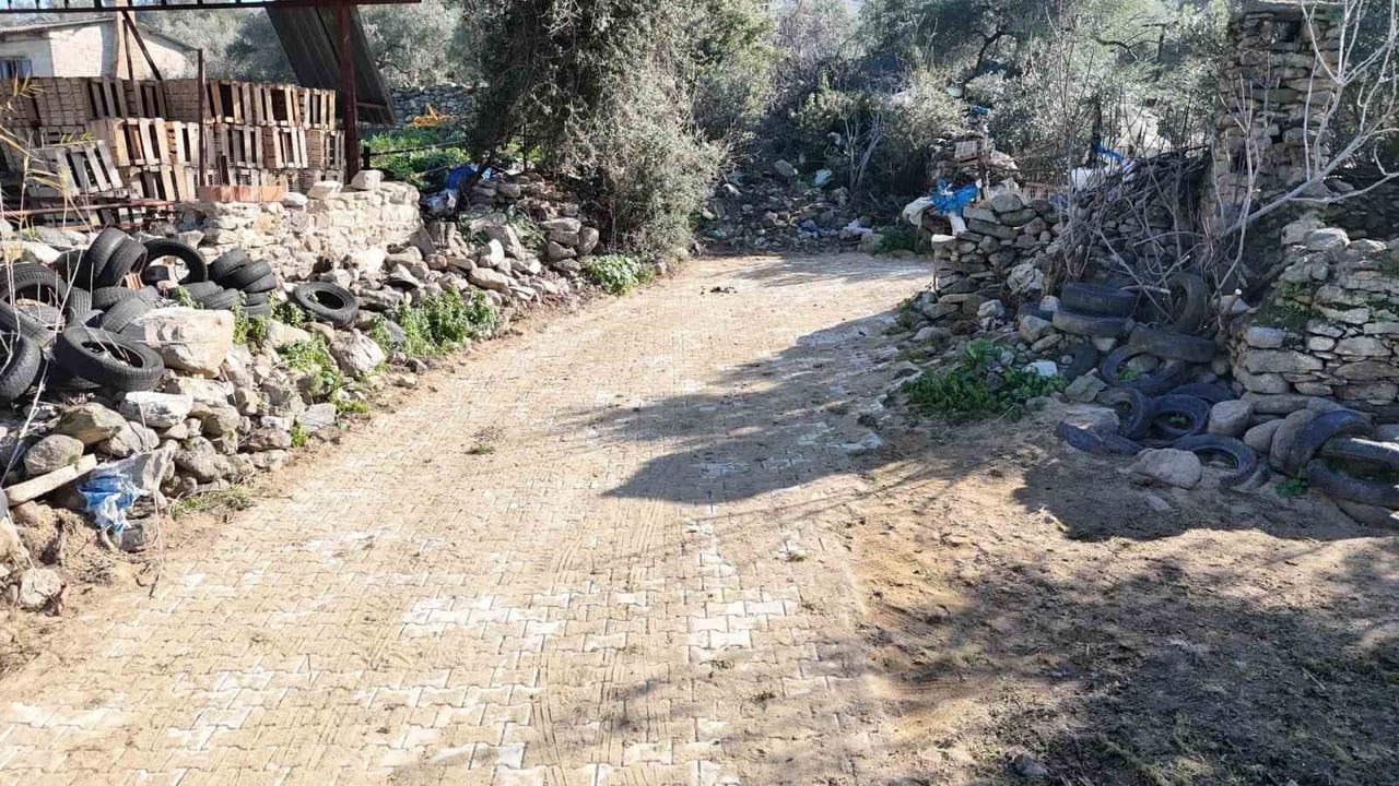 Nazilli Belediyesi Pirlibey'de 4 Noktada Yol Yenileme Çalışması