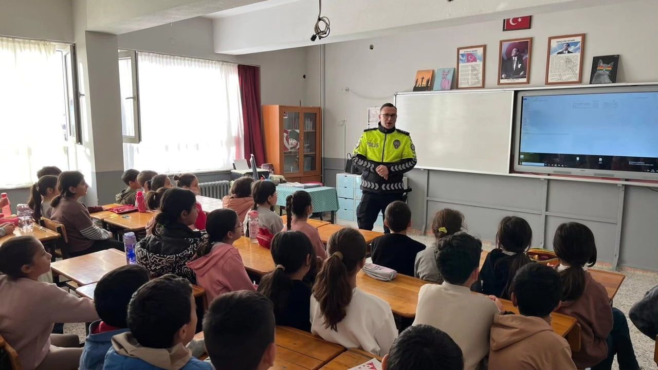 Nazilli'de Güvenli Trafik Eğitimi: Öğrencilere Trafik Bilinci Aşılandı