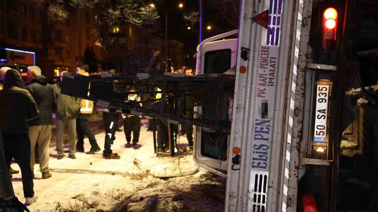 Nevşehir'de Alkollü ve Ehliyetsiz Sürücü Kazaya Neden Oldu: 4 Yaralı