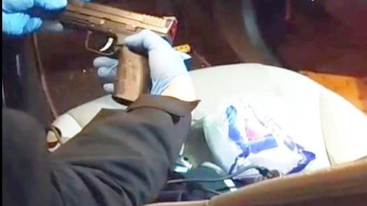 Nevşehir’de Araçta Gizli Bölmede Ruhsatsız Tabanca ve Uyuşturucu Ele Geçirildi