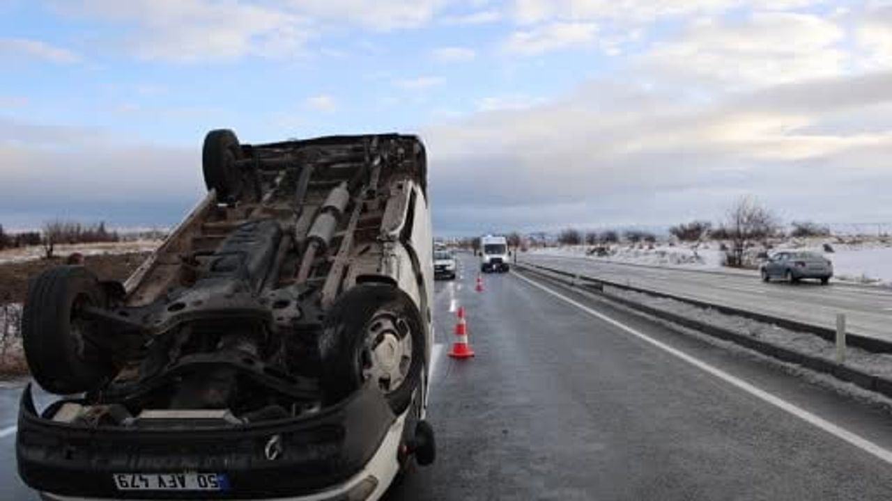 Nevşehir'de Minibüs Kontrolden Çıktı, Takla Attı: 1 Yaralı