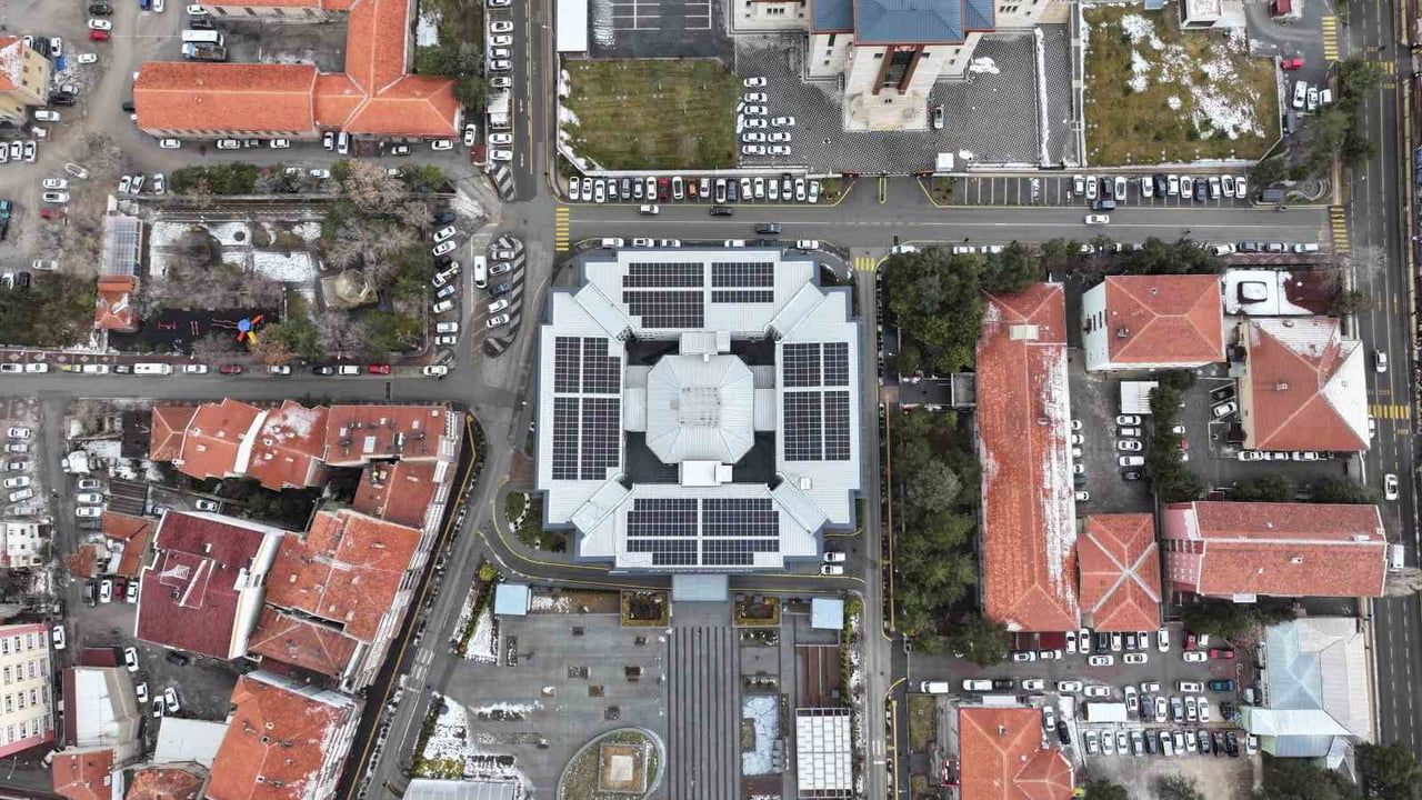 Niğde Belediyesi'nden GES, RES ve Hidrojenli Kombili Sıfır Karbon Hamlesi