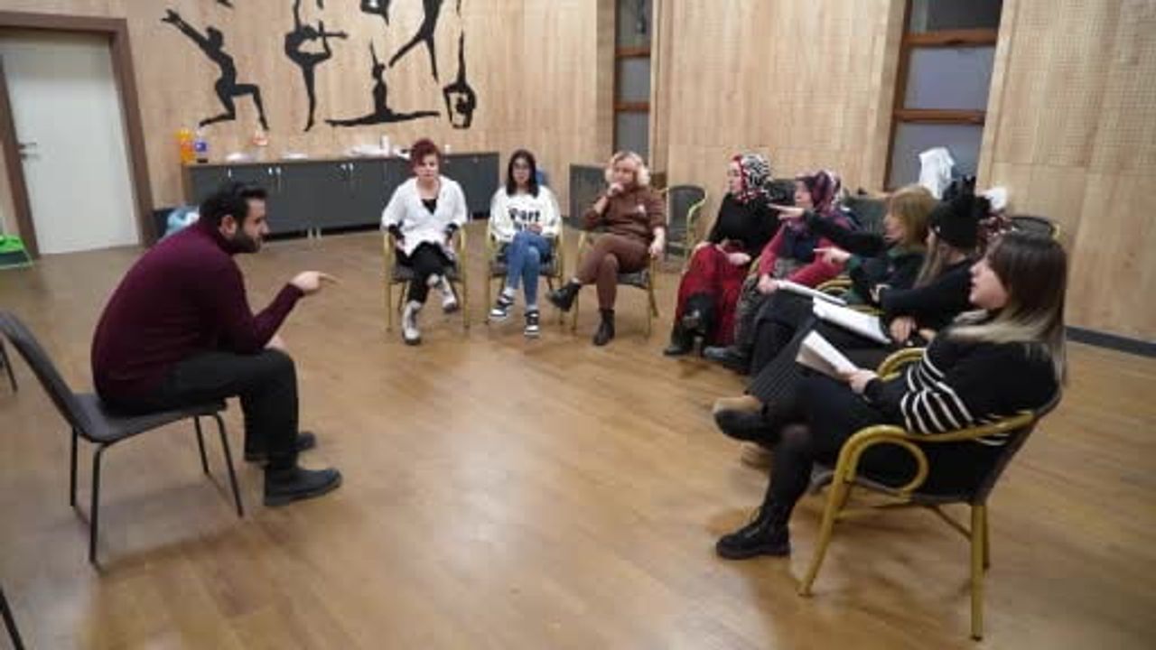 Niğde’de 57 Yaşındaki Kadriye Şenel: Tiyatrodan Diziye Uzanan Başarı