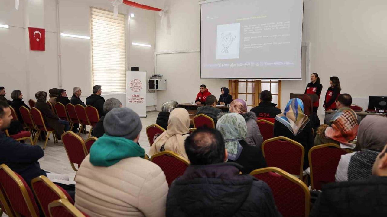 Niğde'de Okul Kantinlerine Özel Hijyen Eğitimi: 136 Personel Katıldı