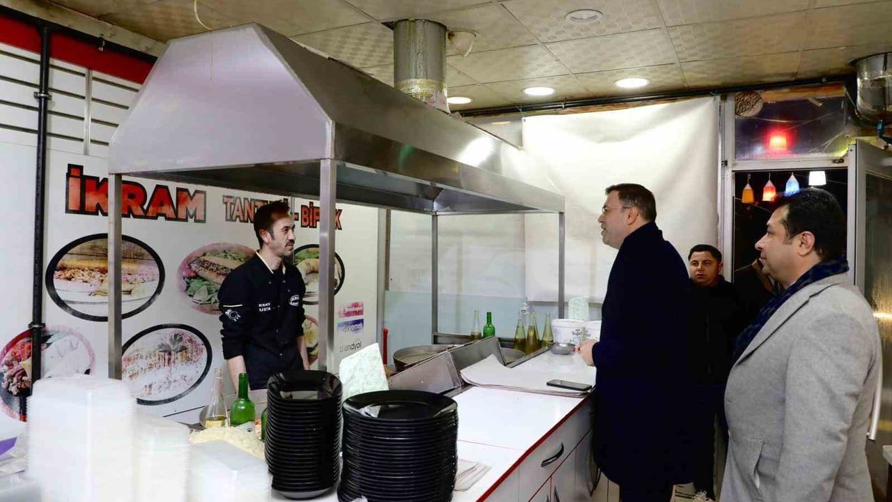 Niğde Valisi Nedim Akmeşe’ten İlk Gün Esnaf Ziyareti