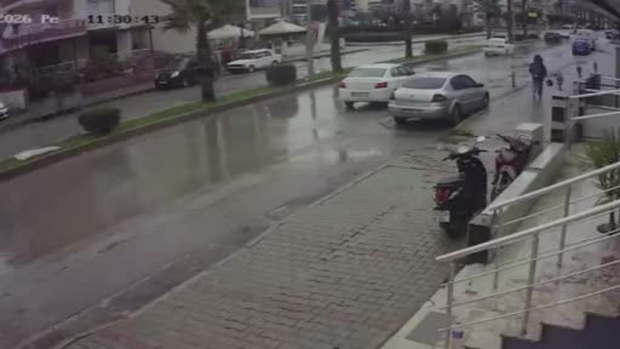 Ödemiş’te Feci Kaza: Otomobil Apartman Bahçesine Uçtu — 6 Yaralı (1’i Ağır)