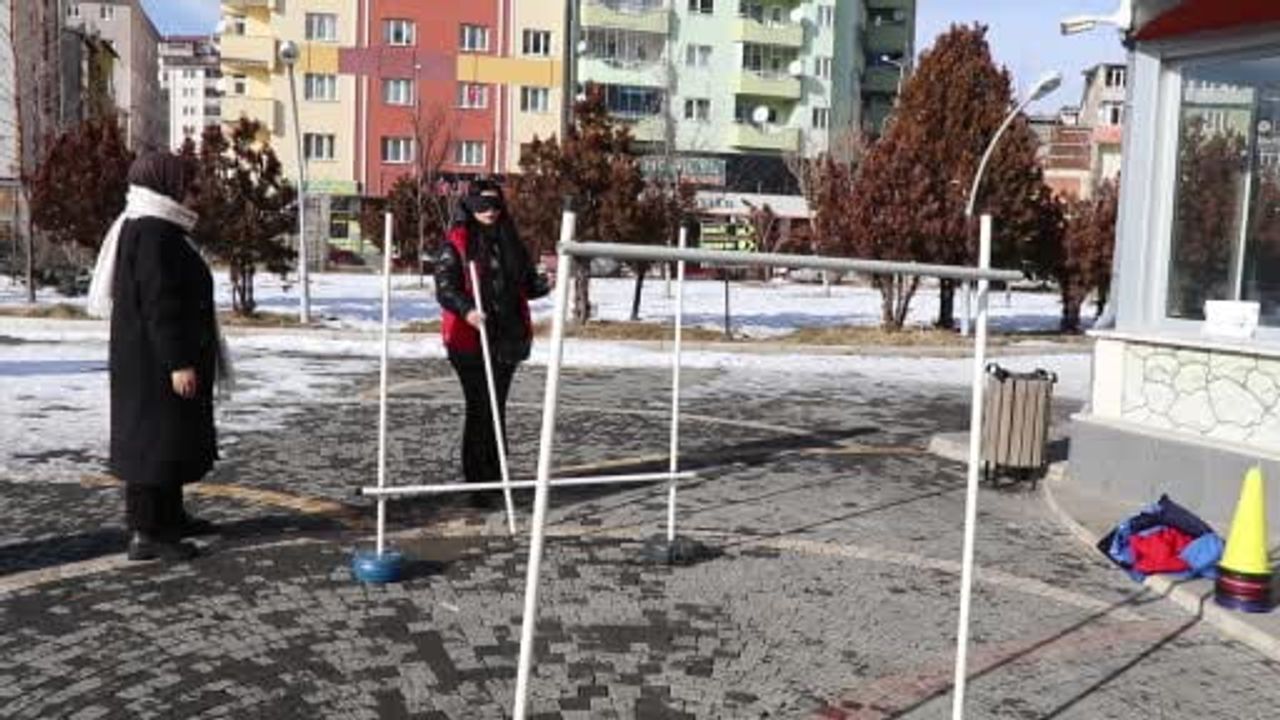 Oltu'da Beyaz Baston Farkındalığı: Vatandaşlar Gözleri Bağlı Deneyimledi
