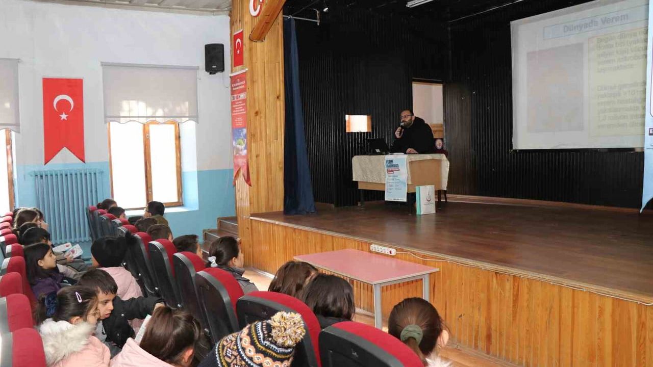 Oltu’da Öğrencilere Verem Bilgilendirmesi