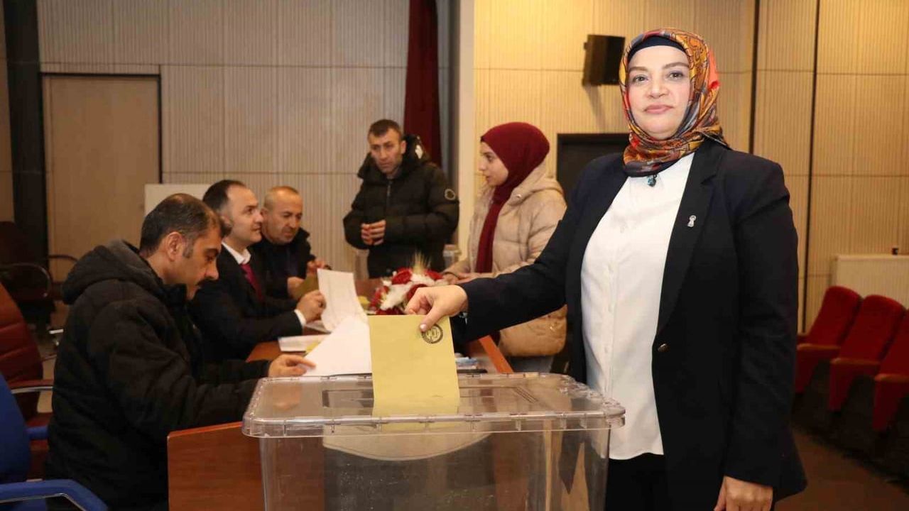 Oltu Esnaf Odası'nda Ümmühan Gülsüm Musaoğlu Güven Tazeledi