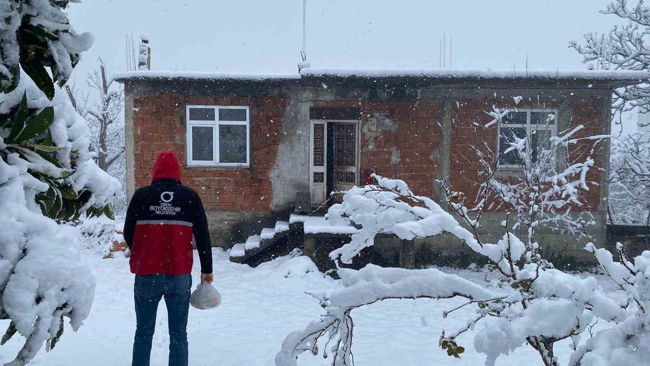 Ordu'da Büyükşehir'den Sıcak Yemek ve Yakacak Desteği