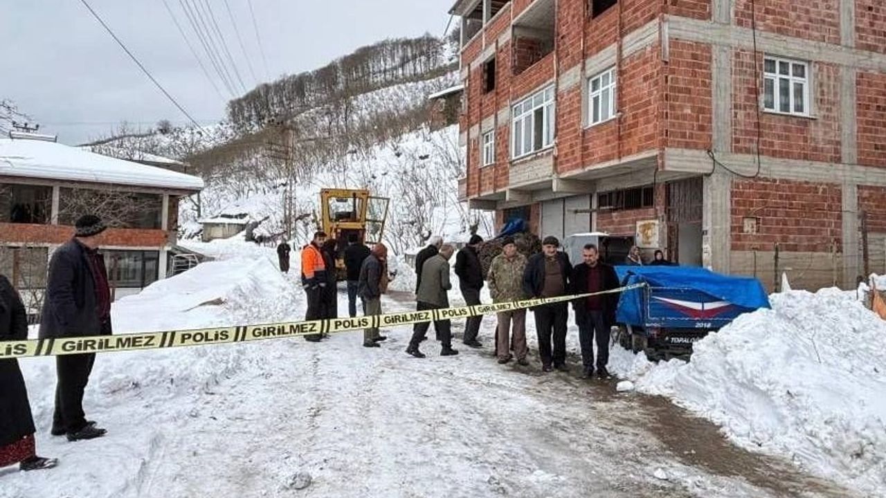 Ordu Kabataş'ta İş Makinesi Çarpması: 67 Yaşındaki Mesut Keskin Hayatını Kaybetti