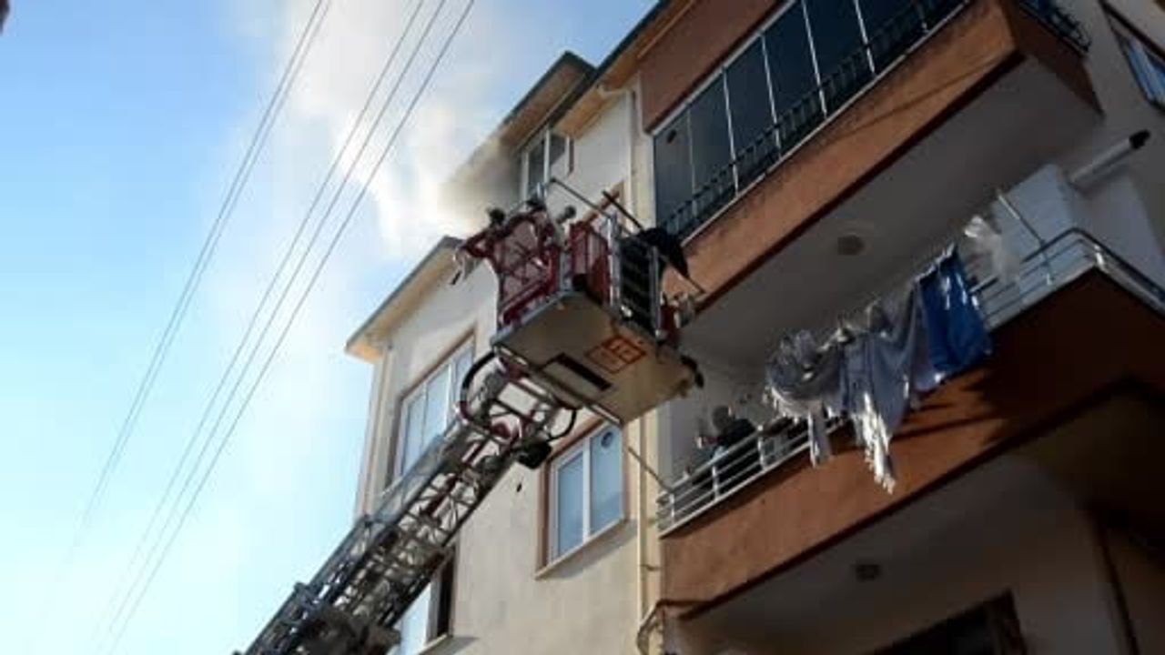 Ordu Ünye'de Zemin Kat Yangını Söndürüldü