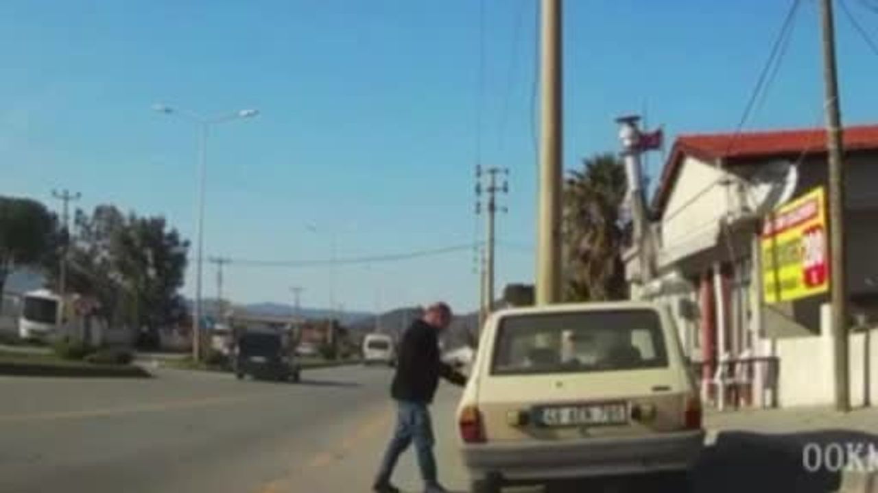 Ortaca'da ticari araç takla attı — Kaza anı kamerada