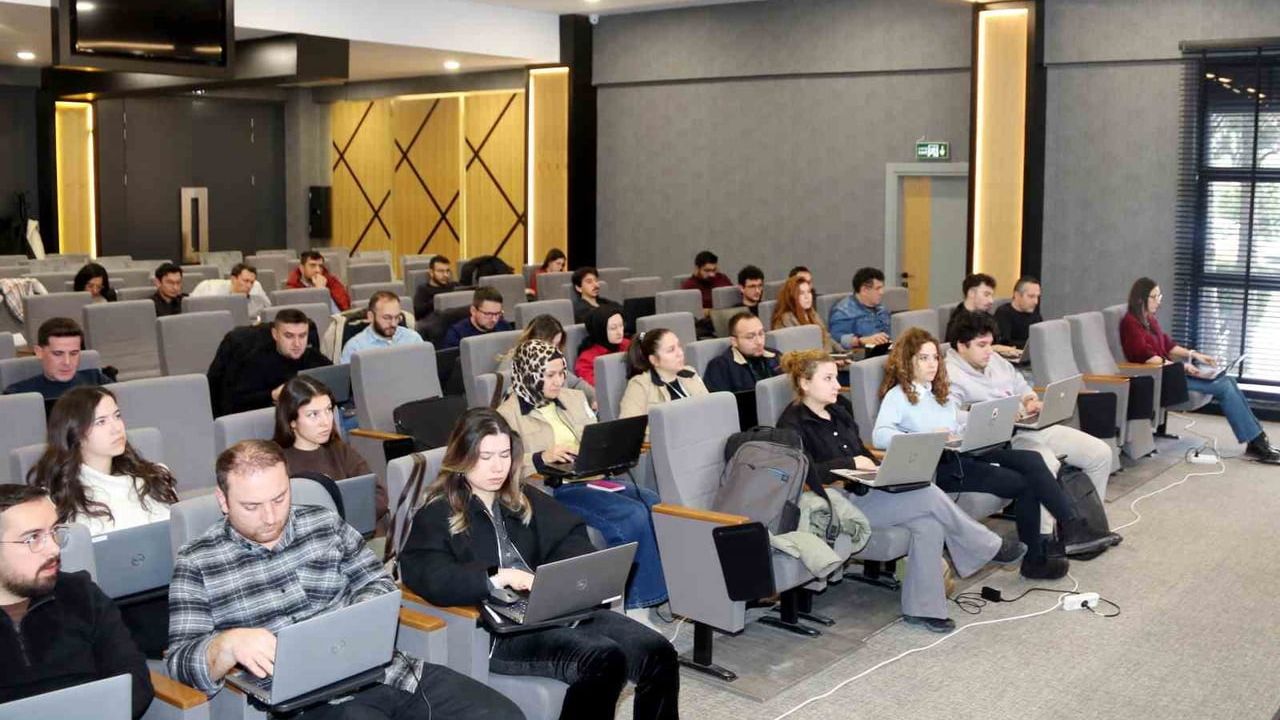 OSB Akademi'de İleri Seviye Excel Eğitimi: Semih Sungur ile Yoğun Katılım