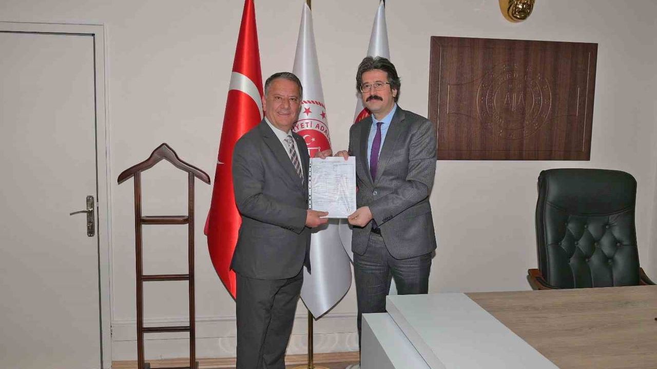 Osman Köfüncü, Çeşme Esnaf ve Sanatkarlar Odası Başkanlığında Mazbatasını Aldı