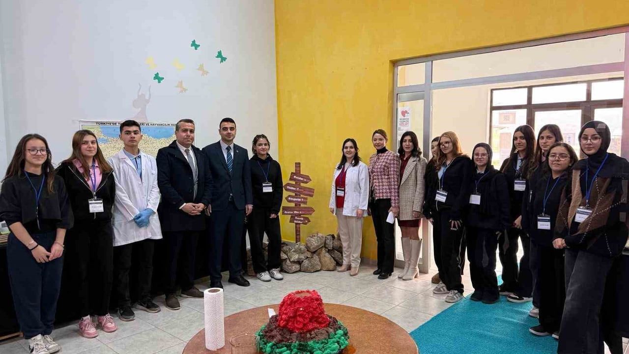 Osmaneli'de 3 Boyutlu Eğitim Sergisi: Nilüfer Hatun Mesleki ve Teknik Anadolu Lisesi'nden Coğrafya Modelleri