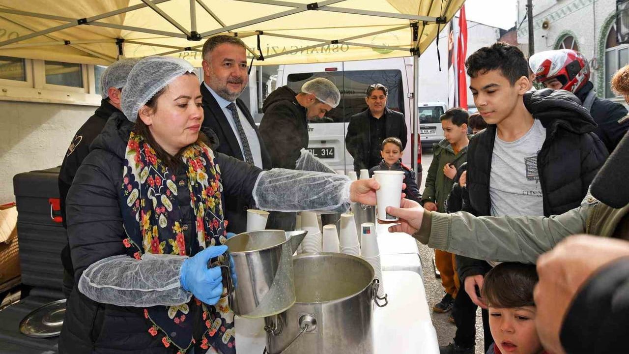 Osmangazi'de Cuma Bereketi: Alemdar Camii'nde Sıcak Çorba İkramı