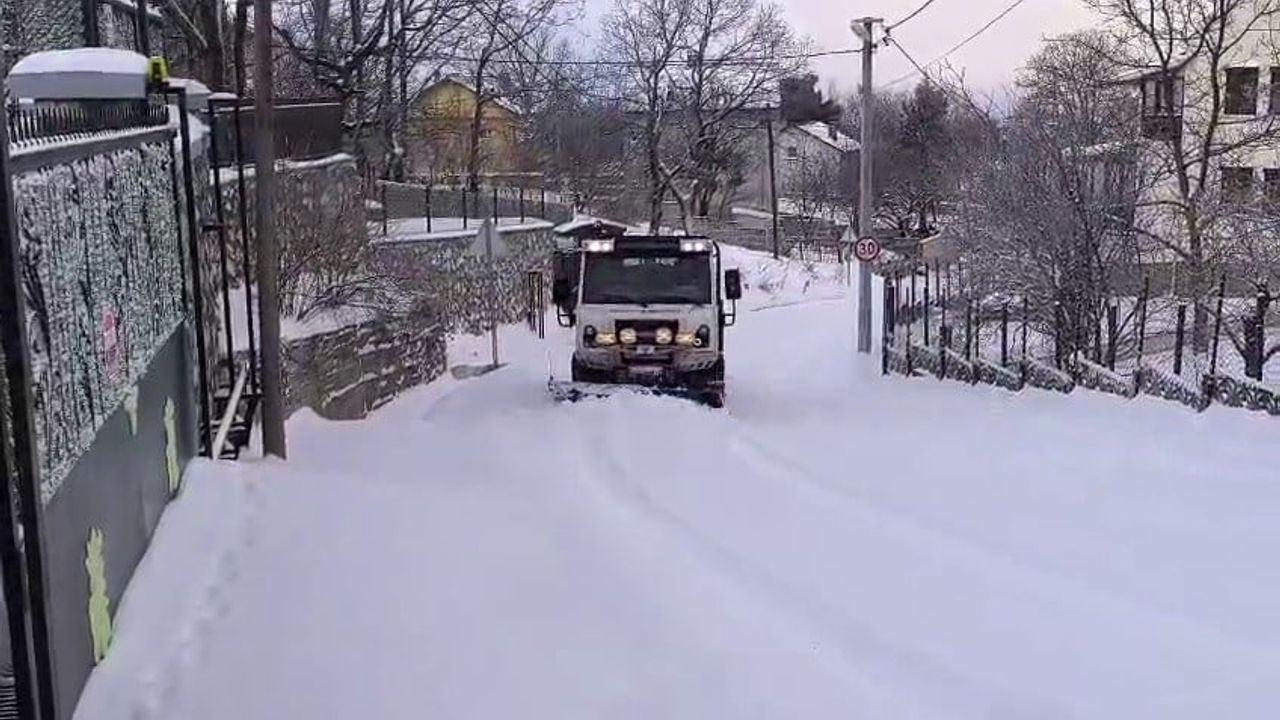 Osmangazi'de Kar Alarmı: Belediye Ekipleri Yüksek Kesimlerde Seferber