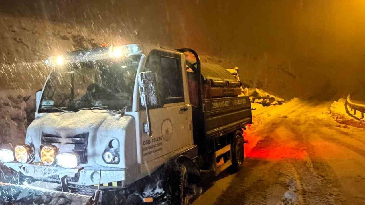 Osmangazi'de Karla Mücadele Hızlandı: Ulaşım Aksamadı