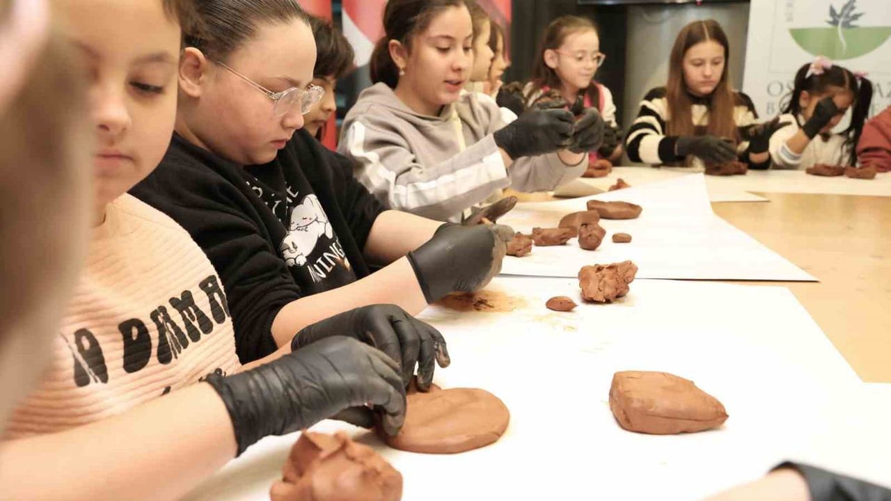 Osmangazi'de Minik Arkeologlar: Minik Eller Arkeoloji Atölyesi'nde Tarihi Keşif