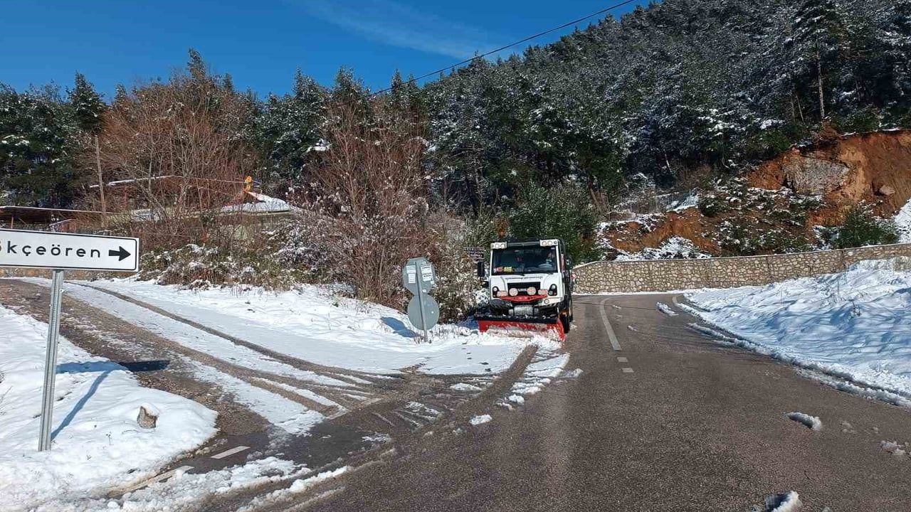 Osmangazi'de Tuzlama Seferberliği: Karla Mücadele Sürüyor