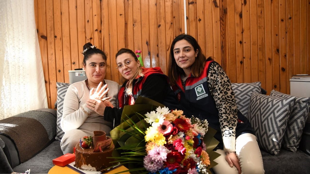 Osmaniye Belediyesi'nden Melike Kara'ya Sürpriz Doğum Günü