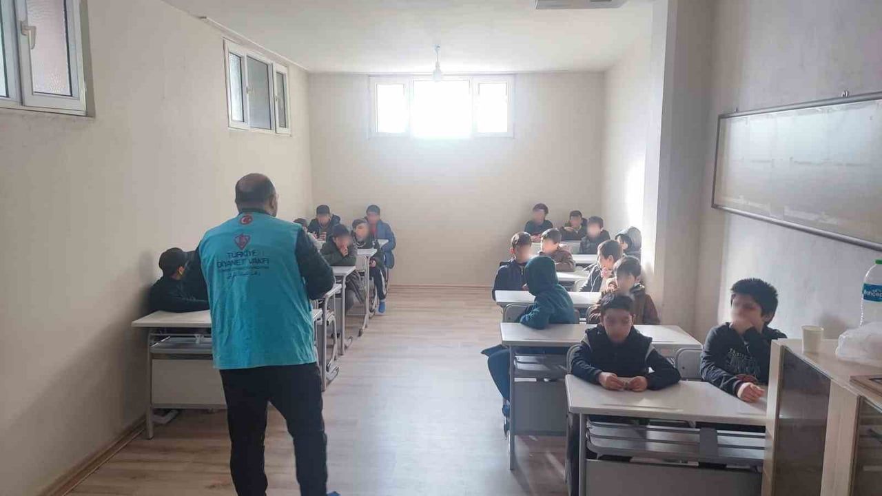 Osmaniye'de 3 Günlük Cami Kampı: Gençlerden Gazze'ye 3 bin 620 lira Destek