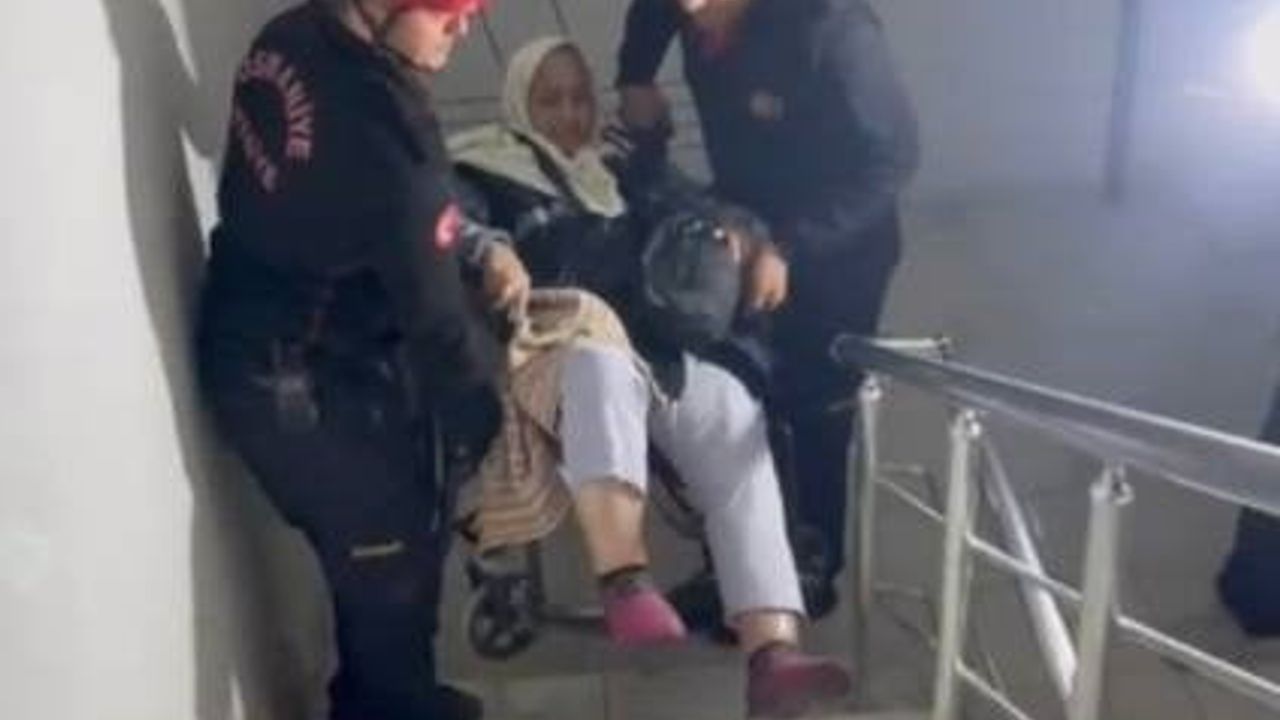 Osmaniye'de Asansör Arızası: İtfaiye Yaşlı Kadını Merdivenlerden Evine Taşıdı