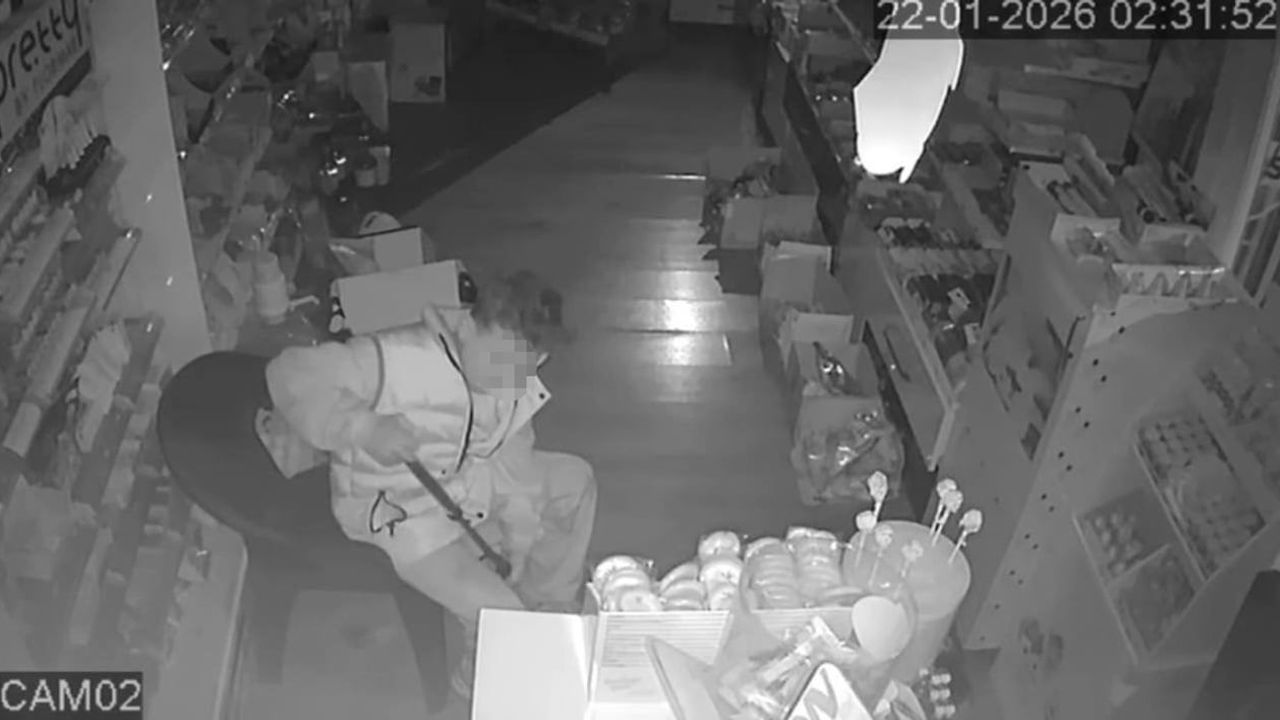 Osmaniye'de Çocuk Büfede Topu Pompayla Şişirdi; Büfe Sahibi Şikayetçi Olmadı