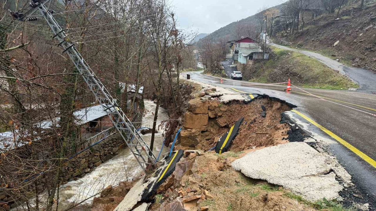 Osmaniye'de Göçük: Aşağı Karderesi Köyü Elektriksiz Kaldı
