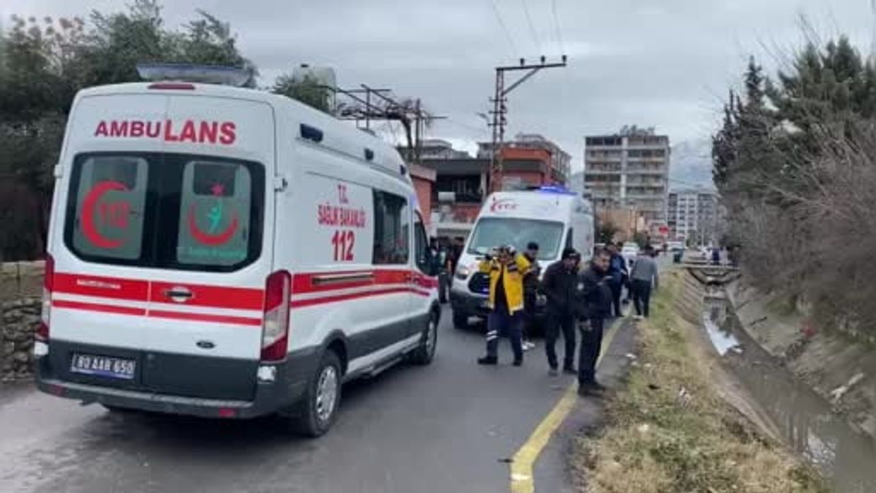 Osmaniye'de Otomobil ile Motosiklet Çarpıştı: 2 Yaralı