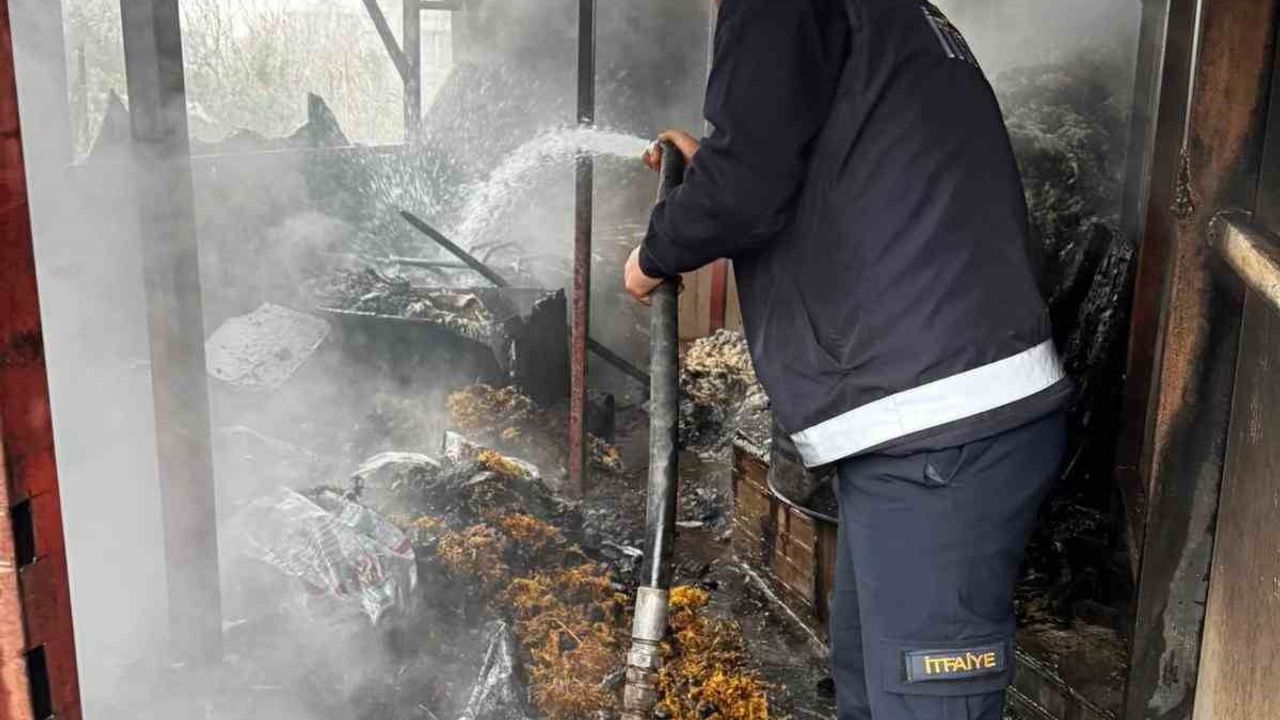 Osmaniye Düziçi'de Kiler Yangını İtfaiye Tarafından Söndürüldü
