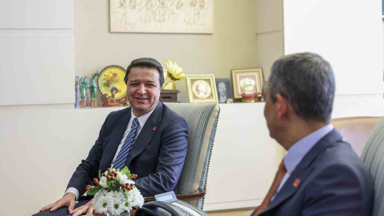 Özel–Arıkan Görüşmesi: Erken Seçim ve Emekli Maaşları Masaya Yatırıldı