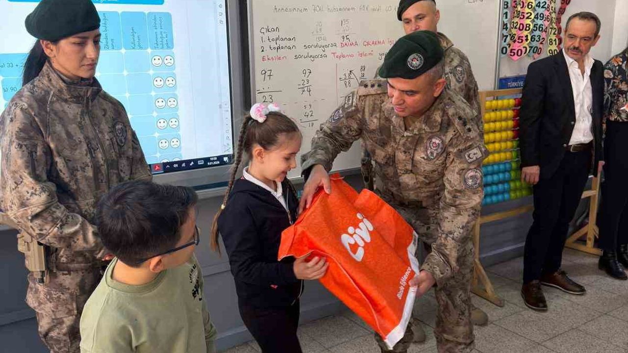 Özel Harekat'tan Şehit Polisin Kızına Doğum Günü Sürprizi