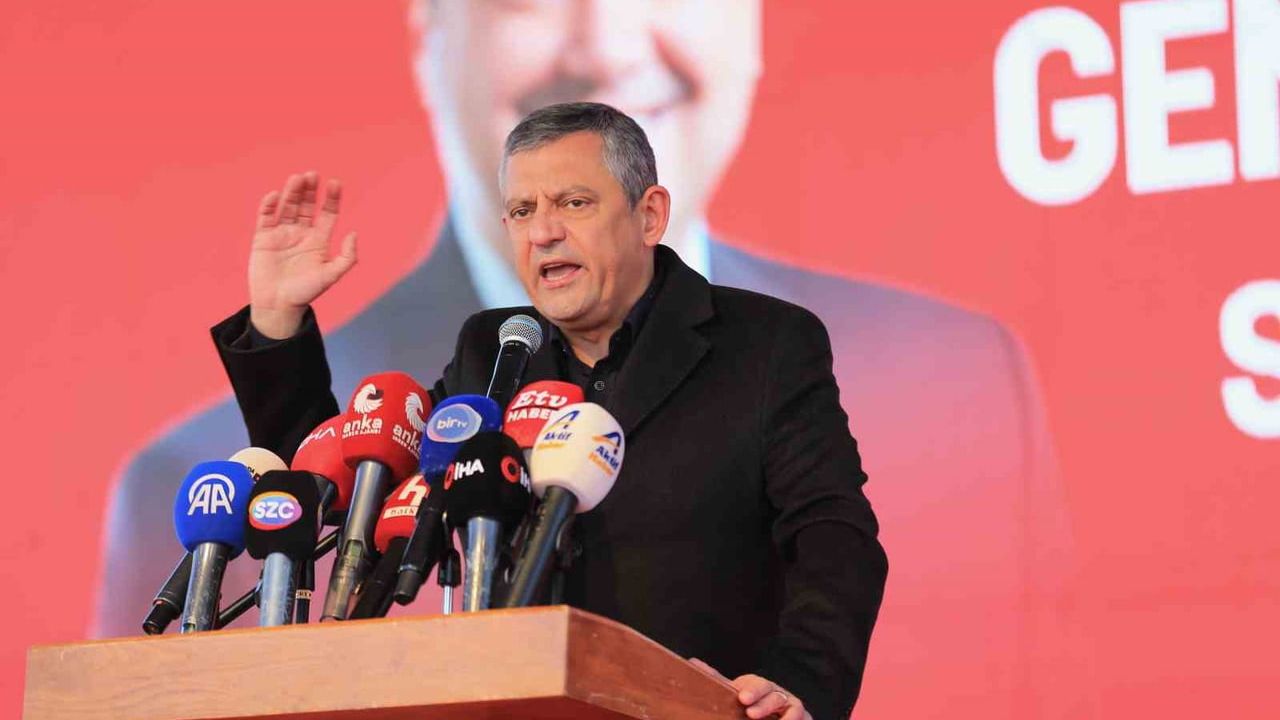 Özgür Özel: "Artık bu kutuplaşmadan çıkmamız lazım" — Saruhanlı'da Gençlik Merkezi Açıldı