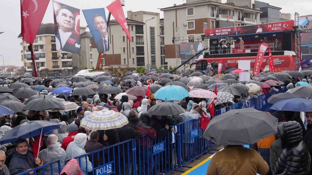 Özgür Özel Denizli’de: Atatürk Bilim Merkezi Açılışında Yağmura Rağmen Yoğun Katılım