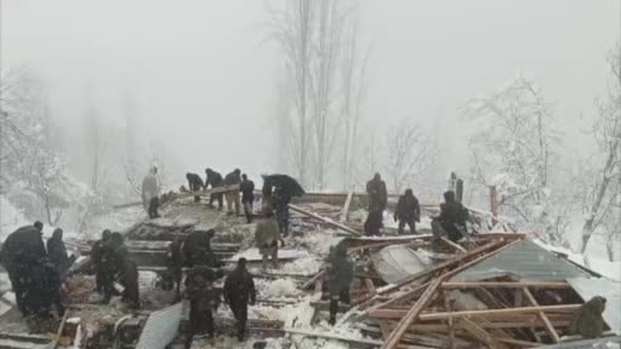 Pakistan'da Kar Felaketi: Chitral'da Çığ, 11 Ölü