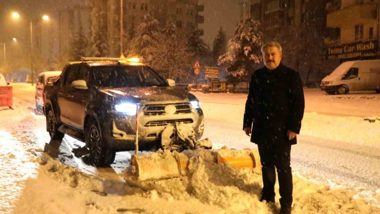 Palancıoğlu: Melikgazi’de karla mücadele 100’ün üzerinde araçla sürüyor