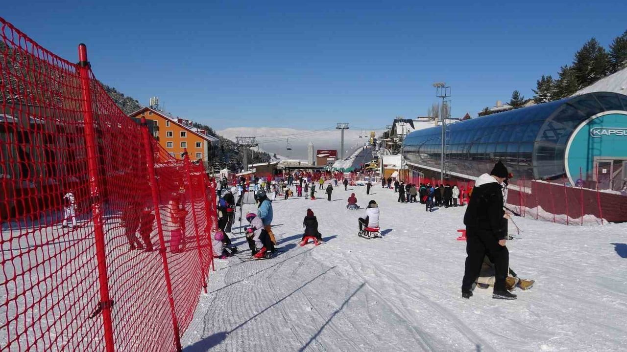 Palandöken'de Kayak Coşkusu: Kar 2 Metreyi Aştı