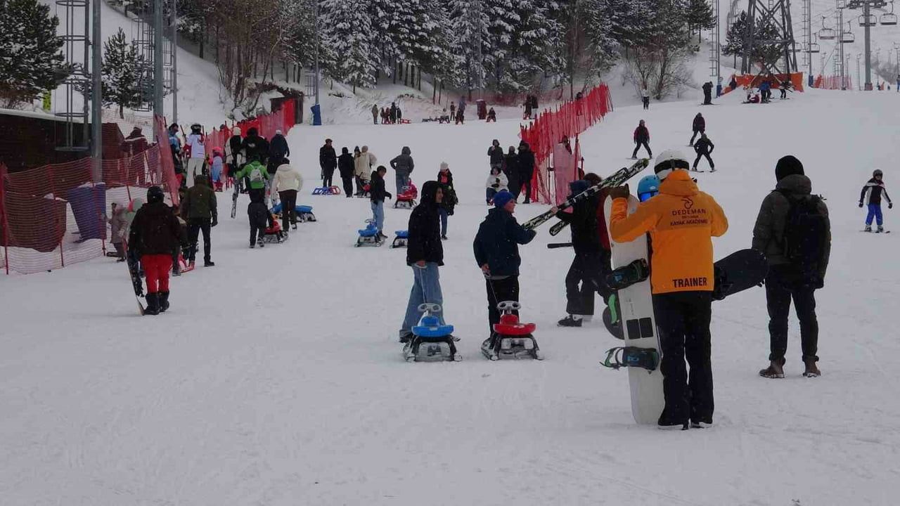 Palandöken'de Sömestr Yoğunluğu: Rezervasyonlar Yüzde Yüzler Seviyesinde